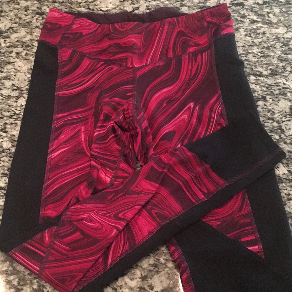 Reversible yoga pants